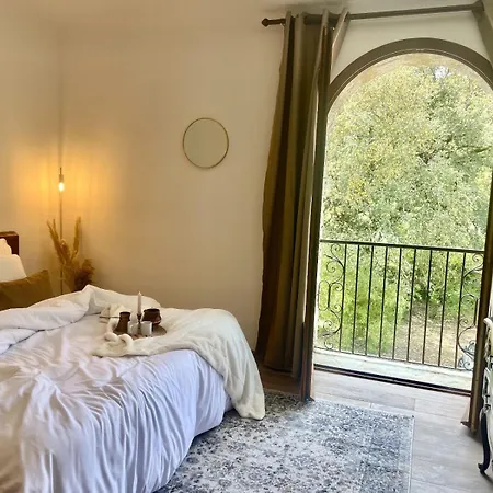 Un Etage Entier - 5 Independantes Et 3 Salles De Bains * Corte (Corsica)