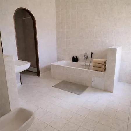 Bed & Breakfast Un Etage Entier - 5 Independantes Et 3 Salles De Bains